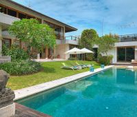 Villa Aiko, Pool und Garten