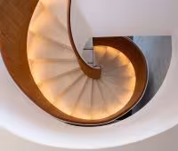 Villa Babadan, Escalera de entrada al comedor y la cocina del nivel superior